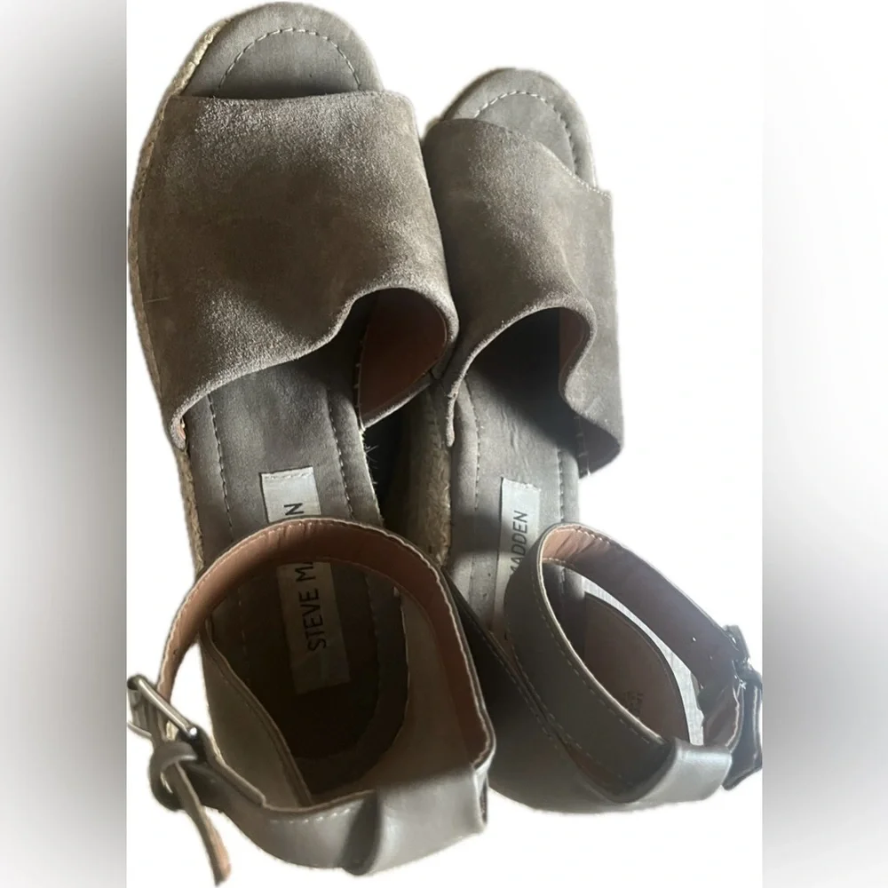 Steve Madden Jaylen Gray Leather Wedge Sandals Women’s size 9M.
